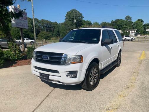 White 2017 Ford Expedition XLT