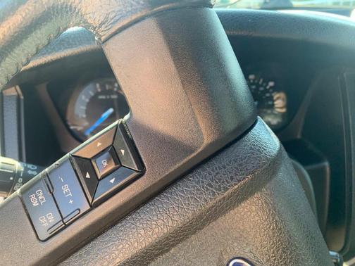 White 2017 Ford Expedition XLT