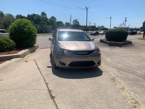 Gray 2018 Chrysler Pacifica Touring-L