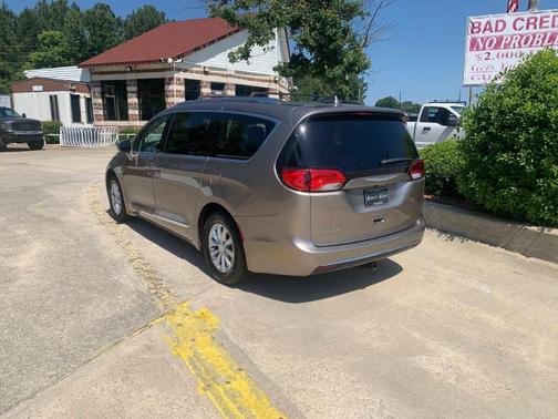 Gray 2018 Chrysler Pacifica Touring-L