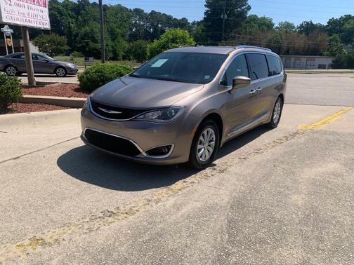 Gray 2018 Chrysler Pacifica Touring-L