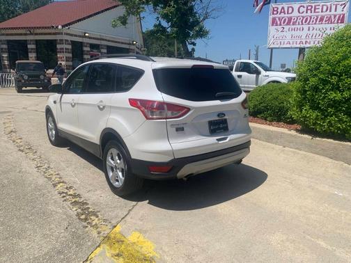 White 2015 Ford Escape SE