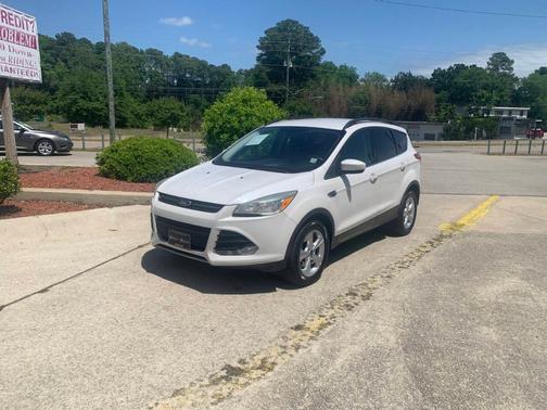 White 2015 Ford Escape SE
