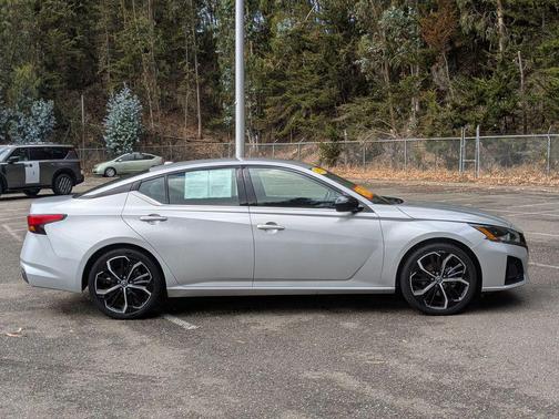 2023 Nissan Altima SR FWD