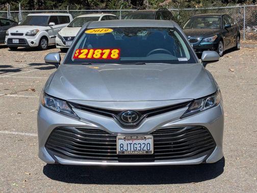 Celestial Silver Metallic 2019 Toyota Camry LE