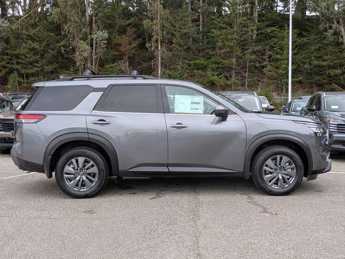 2025 Nissan Pathfinder SV FWD