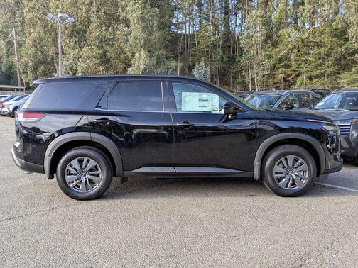 2025 Nissan Pathfinder S FWD