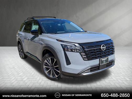 Boulder Gray Pearl/Super Black 2026 Nissan Pathfinder Platinum