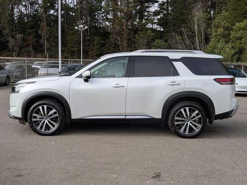 2025 Nissan Pathfinder Platinum 4WD