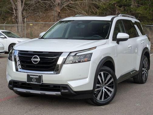 2025 Nissan Pathfinder Platinum 4WD