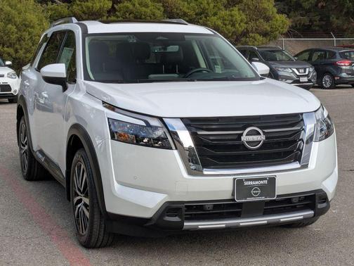 2025 Nissan Pathfinder Platinum 4WD