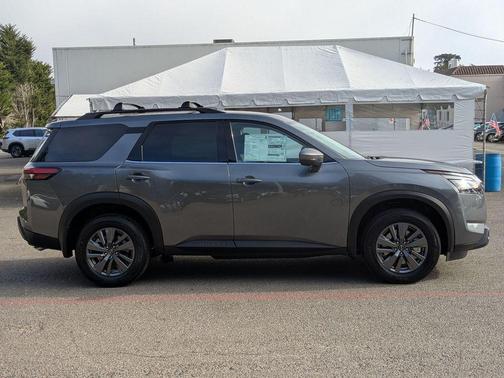 2025 Nissan Pathfinder SV FWD