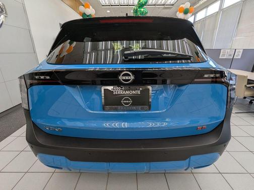 Arctic Ice Blue Metallic/Super Black 2026 Nissan Kicks SR