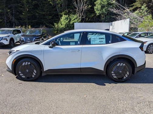 Everest White Pearl Tricoat 2026 Nissan Leaf S+