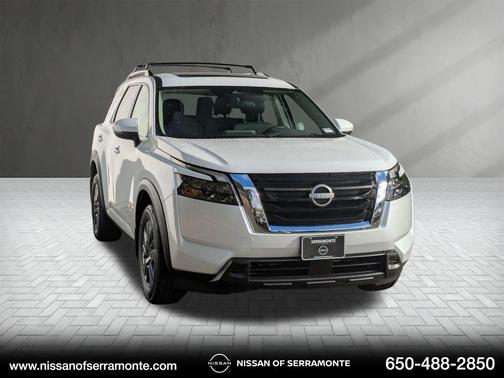 2025 Nissan Pathfinder SV 4WD