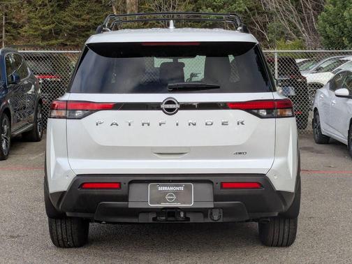 2025 Nissan Pathfinder SV 4WD