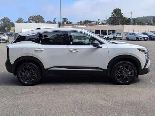 Aspen White Tricoat 2026 Nissan Kicks SR