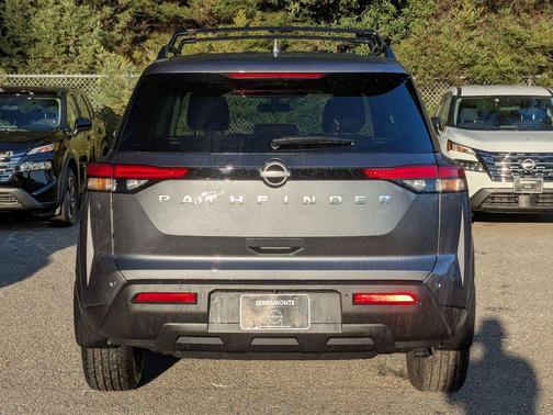 2025 Nissan Pathfinder SV FWD