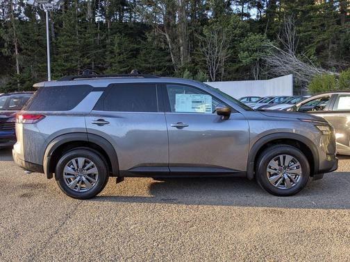 2025 Nissan Pathfinder SV FWD