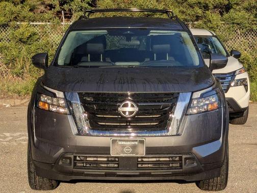 2025 Nissan Pathfinder SV FWD