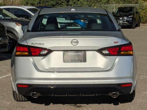 2025 Nissan Altima SR FWD