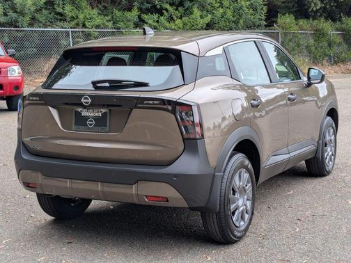 Canyon Bronze Metallic 2026 Nissan Kicks S