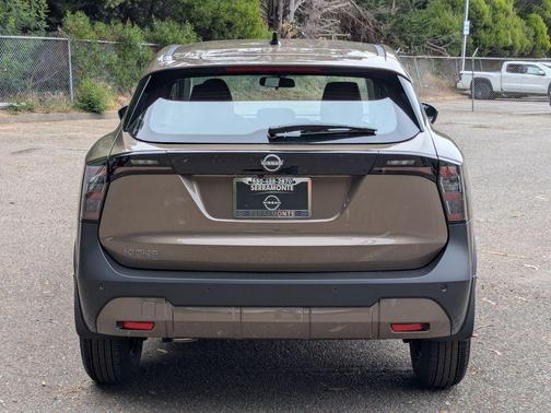 Canyon Bronze Metallic 2026 Nissan Kicks S