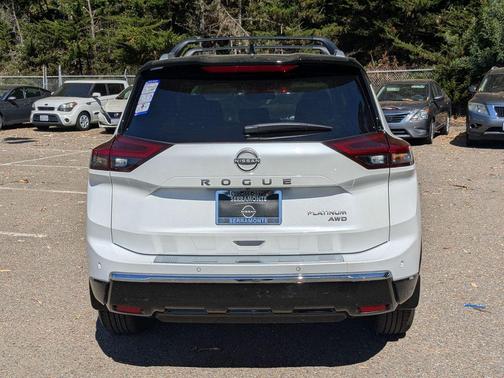 Everest White Pearl/Super Black 2026 Nissan Rogue Platinum