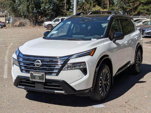 Everest White Pearl/Super Black 2026 Nissan Rogue Platinum