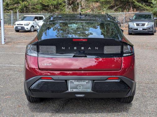 Coulis Red Metallic/Black 2026 Nissan Leaf PLATINUM+