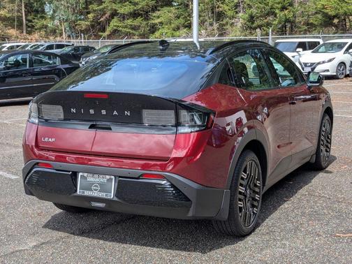 Coulis Red Metallic/Black 2026 Nissan Leaf PLATINUM+