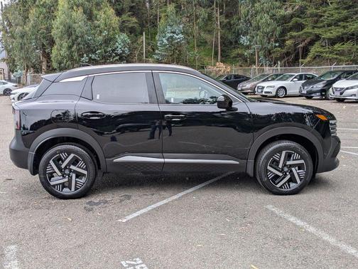 Super Black 2026 Nissan Kicks SV