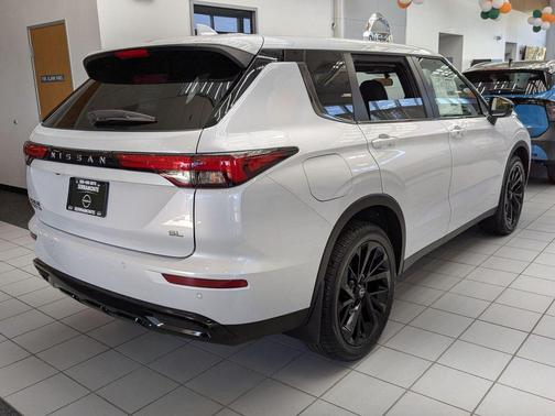 Alpine Frost 2026 Nissan Rogue SL