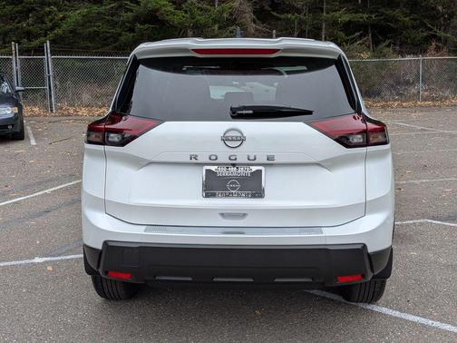 Everest White Pearl Tricoat 2026 Nissan Rogue SV