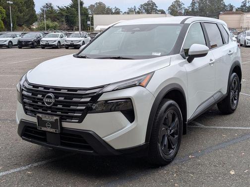 Everest White Pearl Tricoat 2026 Nissan Rogue SV