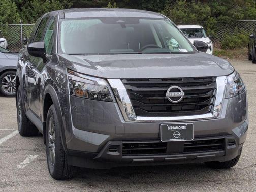 2025 Nissan Pathfinder S FWD