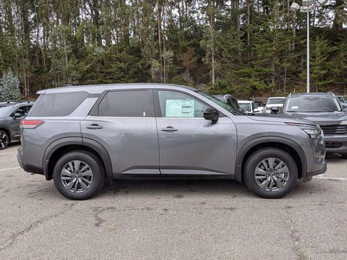 2025 Nissan Pathfinder S FWD