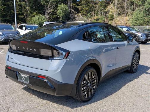 Boulder Gray Pearl/Black 2026 Nissan Leaf PLATINUM+