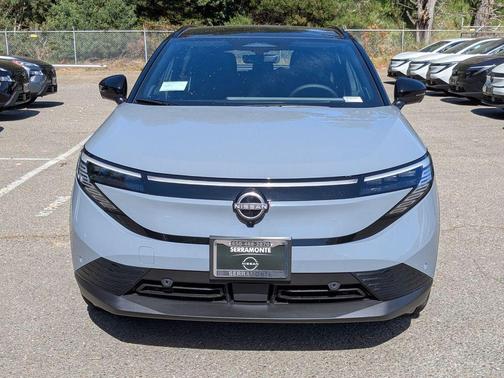 Boulder Gray Pearl/Black 2026 Nissan Leaf PLATINUM+