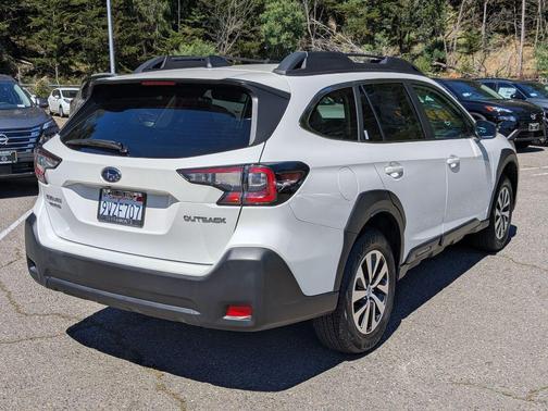 Crystal White Pearl 2024 Subaru Outback Premium