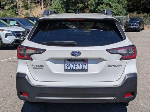 Crystal White Pearl 2024 Subaru Outback Premium