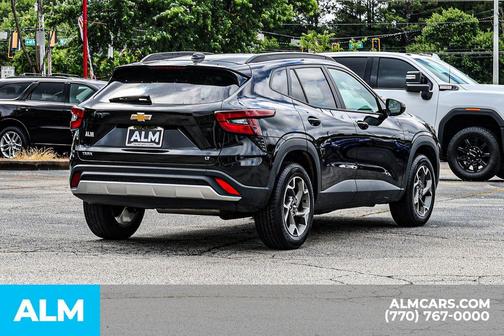 Mosaic Black Metallic 2025 Chevrolet Trax LT