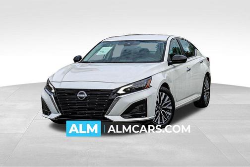 Glacier White 2025 Nissan Altima SV