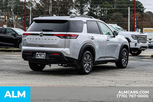 2024 Nissan Pathfinder SV