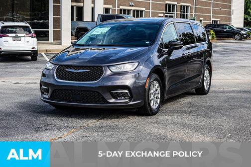 2023 Chrysler Pacifica Touring-L