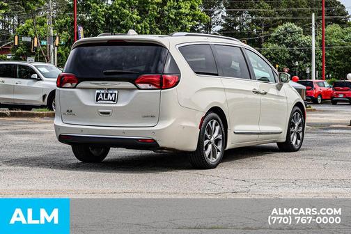 Luxury White Pearlcoat 2020 Chrysler Pacifica Limited