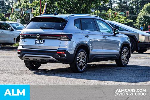 Pyrite Silver Metallic 2025 Volkswagen Taos 1.5T SE