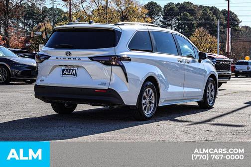 2024 Toyota Sienna XLE