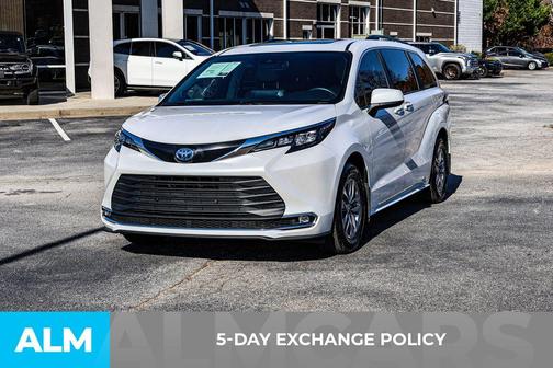 2024 Toyota Sienna XLE