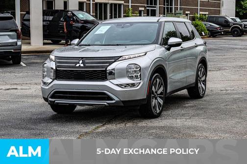 Silver 2025 Mitsubishi Outlander SE